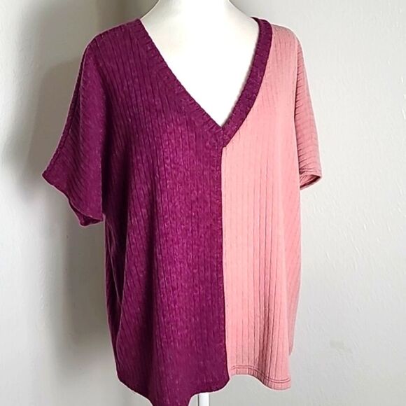 Entro Pink & Purple Colorblock Sweater, Short Sleeves,  V-neck,  Size Large - Picture 2 of 8